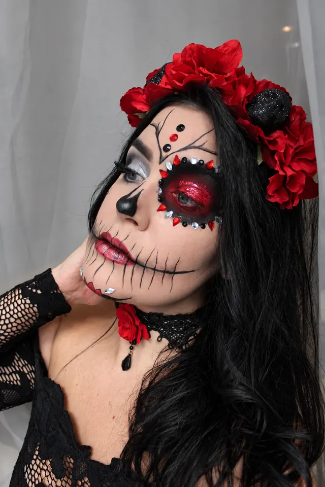 Caruel Sofia vörös virágkoszorúval és Catrina sminkben